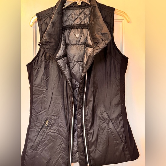 Women's Black Quilted Lululemon Reversible Vest; S8 - Picture 3 of 6